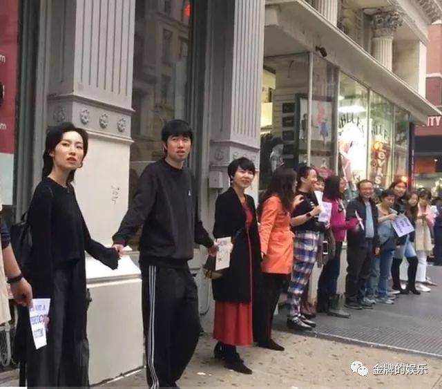 刘强东性侵案持续发酵!纽约华人组团,上街声援受害人刘静尧