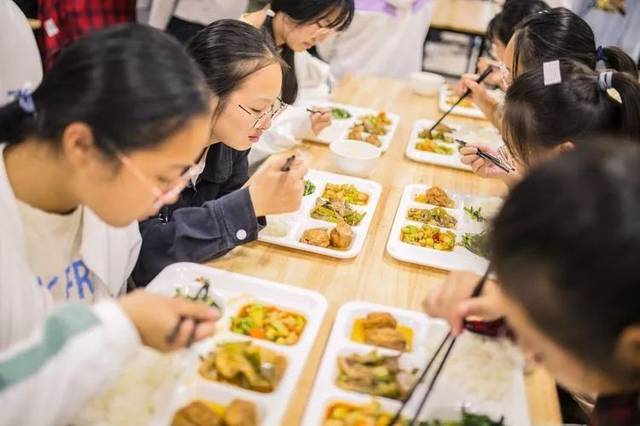 航拍 多图直击!镇江新区心湖高级中学教学区,食堂,宿舍高清图来了!