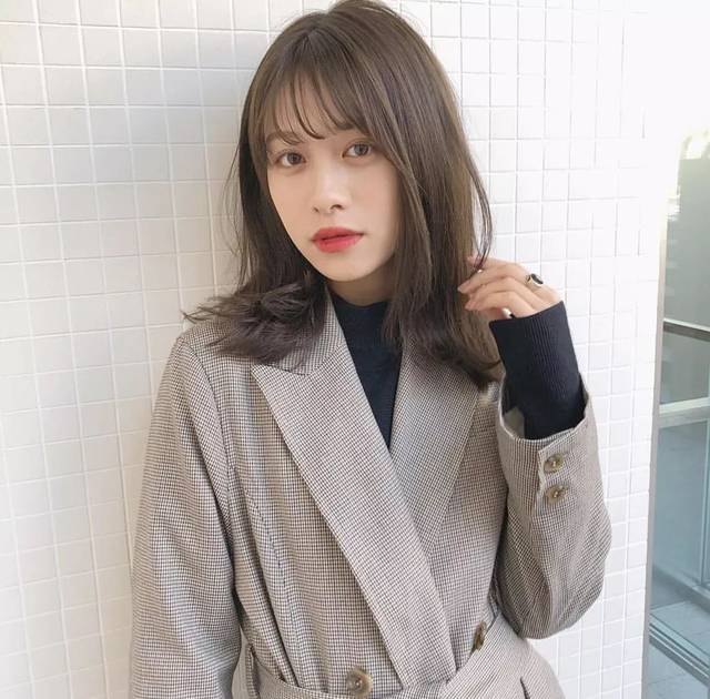 2019超流行的女生齐肩短发减龄齐肩短发烫发发型
