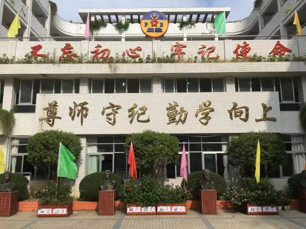 潮阳平北小学,300余名师生签下了各自的名字!