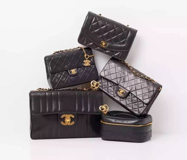 2017年,jenner出街常背的vintage louis vuitton腰包被时尚网站purse