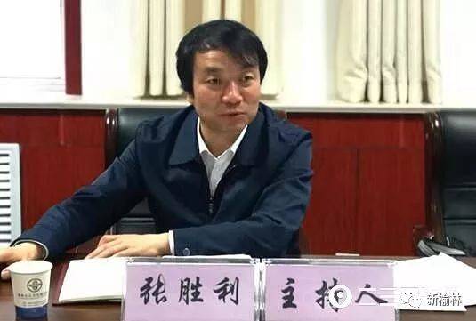 下午4时30分许,张胜利副市长一行在公交总公司智能调度大楼召开专题