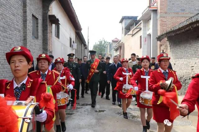 运城市,盐湖区军地领导隆重欢迎国庆阅兵党旗护旗手李