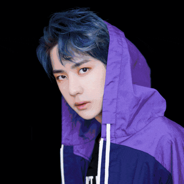 选择的黑,褐配色斜纹编织而成,加上金色纽扣点缀,显得高级感满满.