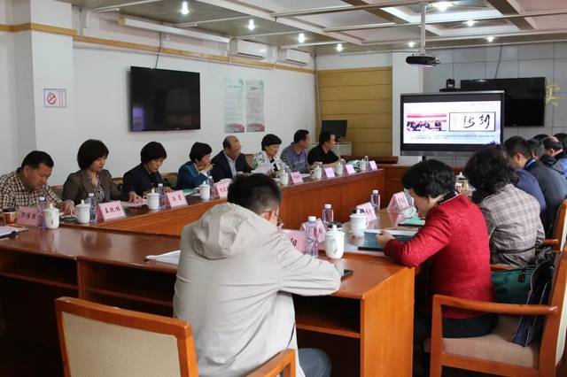 上午10点,河西区李丽君副区长和河西教育局党委书记郝奎刚局长莅临