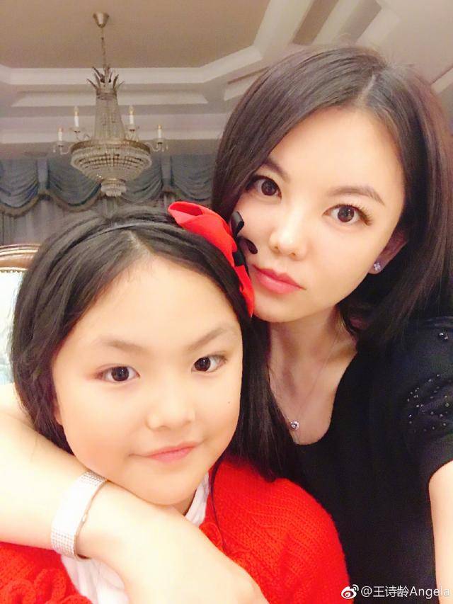 李湘王岳伦为女儿庆祝十岁生日,王诗龄皮肤变黑长相越来越像妈妈