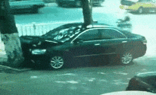 搞笑gif趣图:妹子,你的表情看不透啊,到底好不好喝?