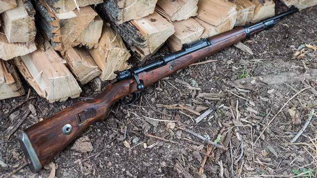 98k的木头一立方20000元,细数世界名枪的木质枪托