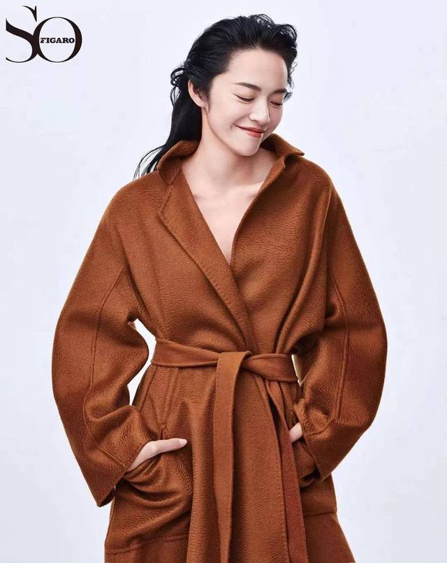 孟晚舟才不是没品位的女企业家,她的时尚造型惊讶温哥华
