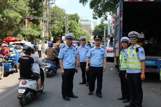 交通秩序大整治行动持续进行中,10月15日,陆丰市公安局交警大队组织