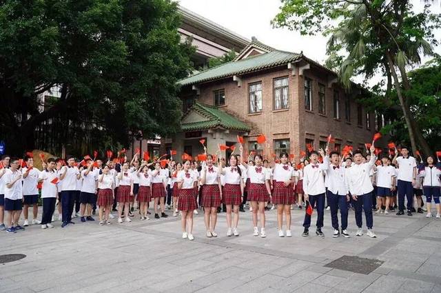 广东省普通高中教学水平优秀学校 22,广州市协和中学 白衣黑裤,给人一