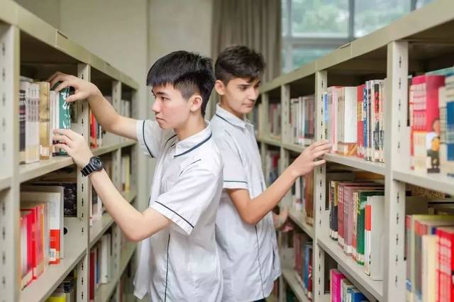 广东省普通高中教学水平优秀学校 21,广州市玉岩中学 玉岩中学的校服