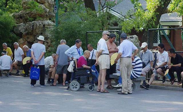 北京市老龄人口首超户籍总数四分之一