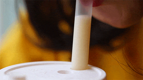 杯中相融合 用力吸一口后 花冻在口中回旋的感觉 就像是在给舌头做spa