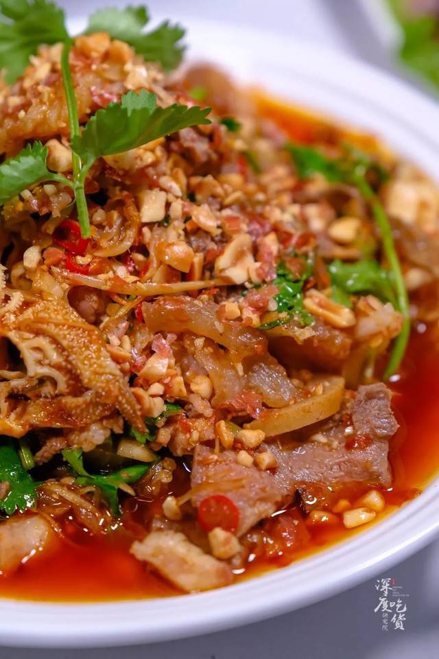 带着点点酸,点点香,点点辣,形成的独特味道 凉拌牛杂给我很大的意外