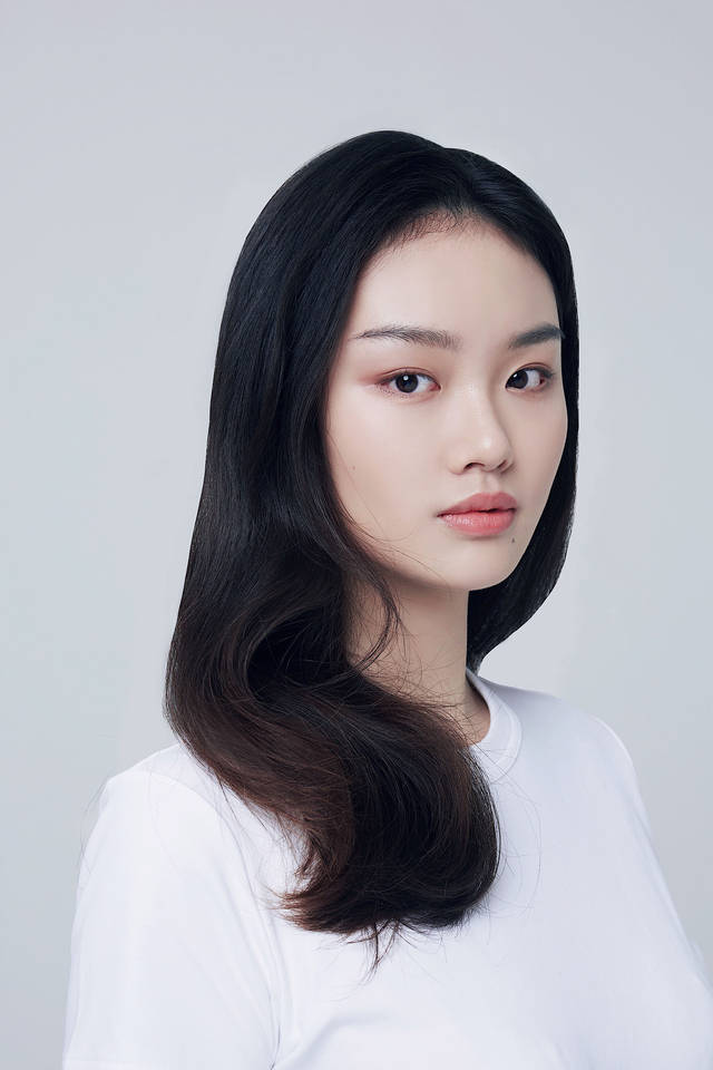 万合天宜新人演员戴何嘉琦