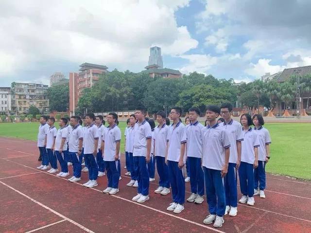 广东省首批国家级示范性普通高中 27,广州市培正中学 培正中学的校服