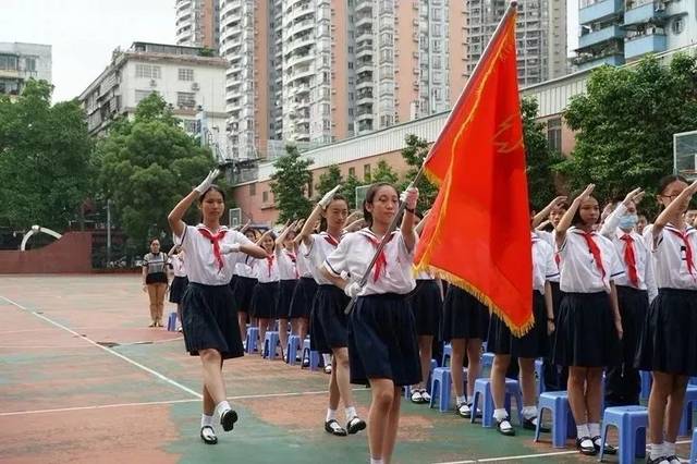 是广东省国家级示范性普通高中 25,广州市第十六中学 礼服端庄稳重显