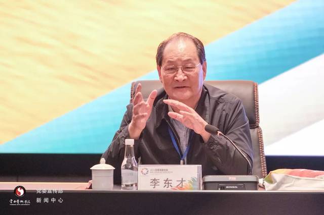 中国戏剧文学学会会长李东才在讲话中高度赞扬了云南艺术学院,对为