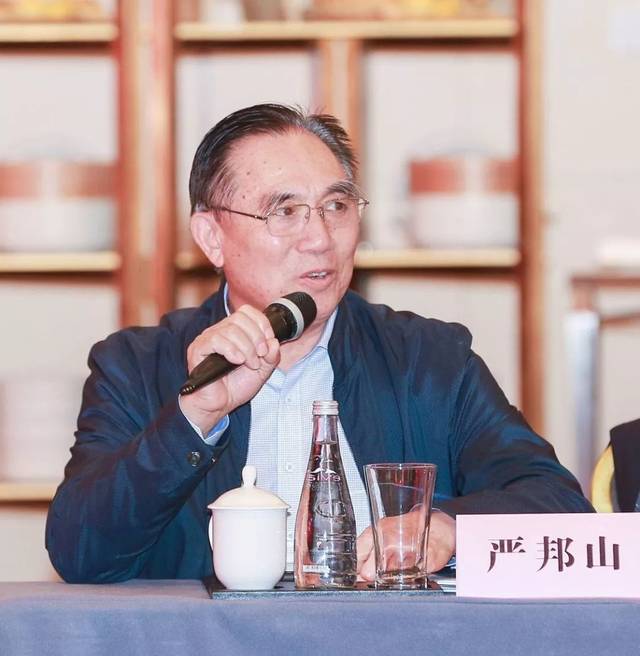 省楚商联合会常务副会长,武汉楚天激光(集团)股份有限公司董事长孙文