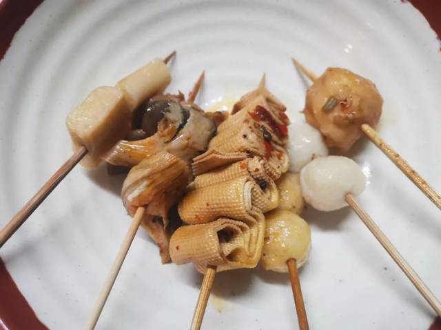 23:00 玉树园风味快餐夜宵 营业时间:19:30-22:30 菜品:麻辣烫,八宝粥