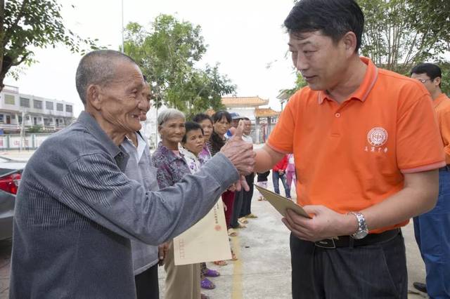 樊篱走出一片新天地——访2019年海南省先进工作者万宁中学校长邓虎城