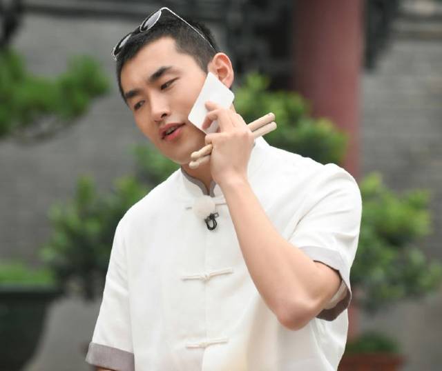 继奔跑吧后王彦霖加盟新综艺节目嘉宾还有顶级流量小鲜肉