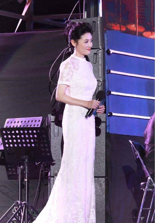 原创周涛不当央视主持人,转行做演员,气质身材都不输任何女明星!