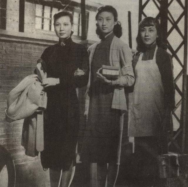 1941黄宗英主演的话剧《甜姐儿》大获成功,娇美柔媚的大小姐形象