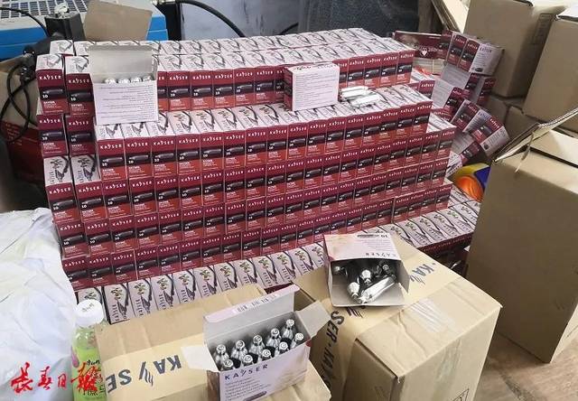 "笑气"案破 冷汗一身:17万瓶全流出得害多少人致瘾