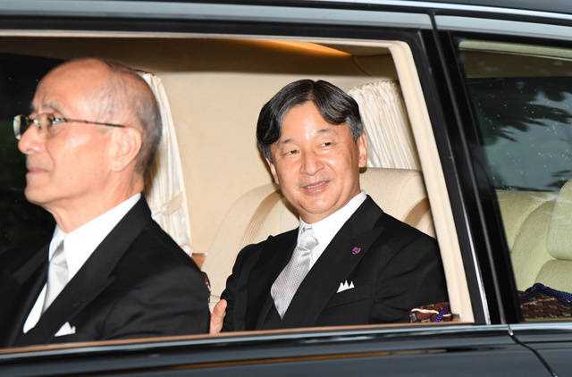 日本德仁天皇今日举行登基大典 首相安倍将三呼"万岁"