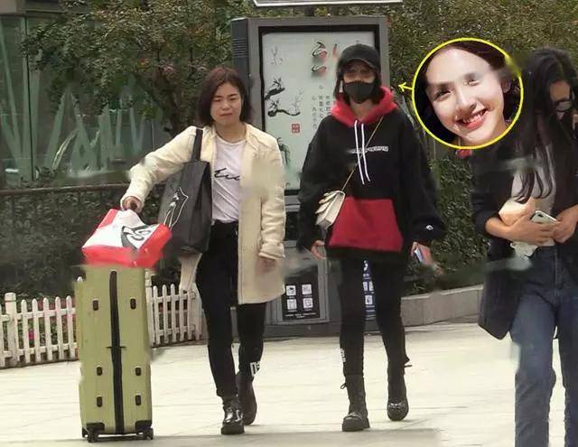 唐艺昕被曝已怀孕,穿宽松衣身材显发福,一脸疲惫无精打采,网友:孕味