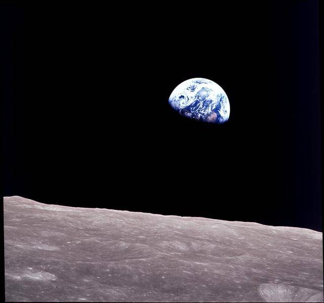 从月球上拍摄的第一张地球照片,来自于20世纪60年代中期美国宇航局