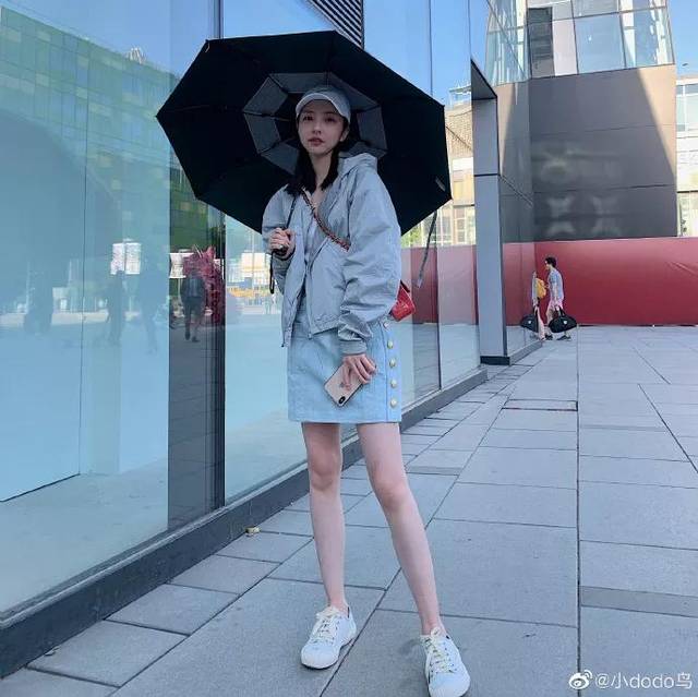 池子终于有绯闻女友了,风格简约清纯有个性!