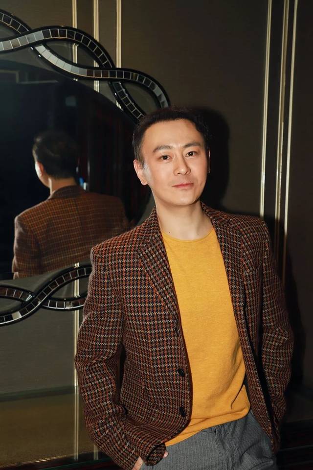 《奔腾年代》今日开播 李解化身机车专家
