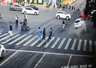 现场监控视频截图 刚刚,警方发布通报: 2019年10月24日9时25分许,大图片