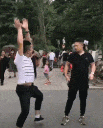 失散多年的兄弟,确认过眼神,今天终于相认了!