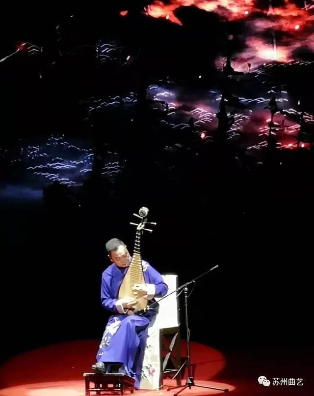 并蒂牡丹唱新声!袁小良、王瑾评弹演唱会惊艳