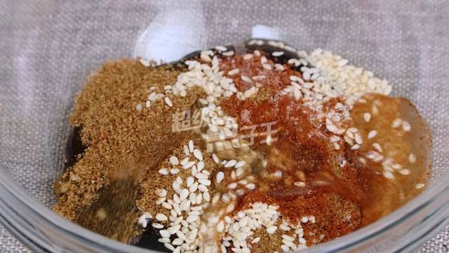 有了万能炸串酱,在家也能做出飘香炸串,过瘾!