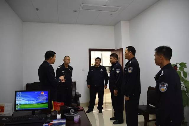 给力宾阳县公安局新局长凌晨四点到基层单位巡查