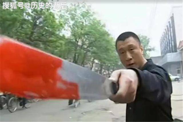 哥哥是《征服》里的"刘华强",因杀人被枪决,8年后同样判死刑