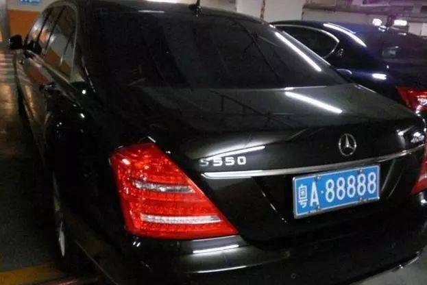他是粤a88888车牌车主,每天开销50块却捐款超10亿!