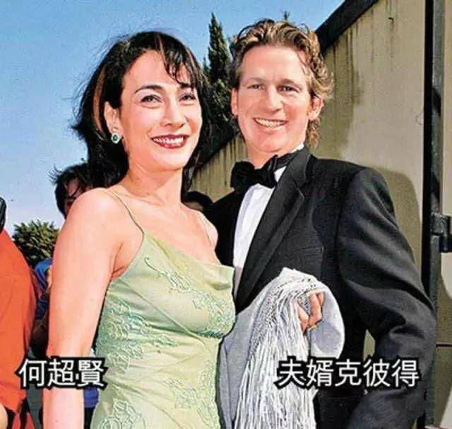 精神失常的何超英在2014年去世,至今她连一块墓碑都没有,而她的墓地