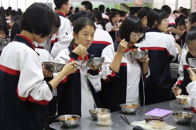 魅力武中|从后厨到餐桌——武邑中学食堂大揭秘!