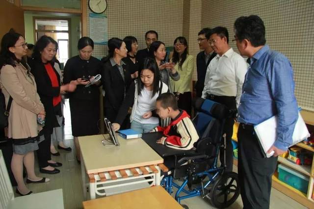 调研组成员对培智学校的医教结合工作,个性化课程建设,康复训练成效及