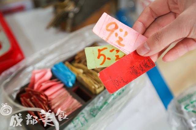 校门口的铺子垮了大半,那二年专门用来"干得了"的文具店也没步骤,就顺栽坏事吊兰图片