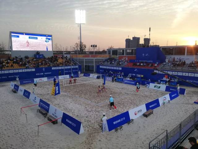 比赛的场馆设在汉阳江滩沙滩排球馆