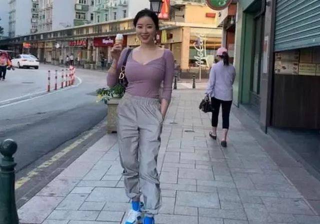 因刘强东爆红的蒋娉婷,魔鬼身材实属"炸裂"