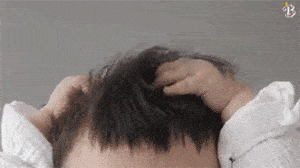 最近特别火表情包: 丸子妹挠头发表情包!