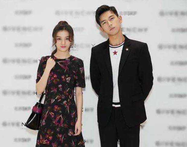 李现和女星合照都保持距离,唯独遇到她,恨不得整个人都黏上去
